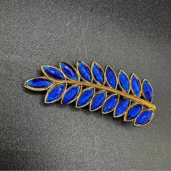 Vintage Signed Sapphire Blue Rhinestone and Gold Tone Leaf Dress Clip - Picture 4 of 11